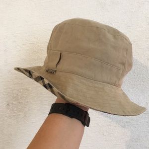 Burberry beige bucket